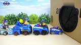 汪汪队狗狗和巡逻车玩具排排队进入神奇通道