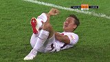 平头哥也火了？ 权敬原角球区拿球被凶狠撞倒