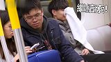 街头恶搞，放屁还冒烟？路人真是一脸懵