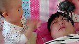 恭喜暖宝成功地把你虎爹吓到了，惹谁都不要惹穿尿不湿的！