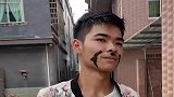 小伙子，这样的“特权”怕是漂亮小姐姐才有吧？