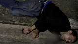 女子半夜跟男同事结伴回家遭其非礼 霸气反抗将男子打晕在地