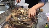 澳门美食之牛杂2：传统澳门街头美食牛杂，独特的是牛杂里加白粥