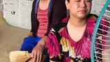 老婆说天气太热了，男子竟然自己做了一个泳池，真是好老公