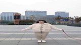 美女真会穿，韩版羊羔服搭配萝卜阔腿裤，俏皮又好看
