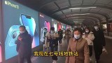 地铁站好多苹果手机广告啊，但我不买，我就要支持国货！