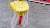 色彩靓丽之美，北京三里屯太古里街拍搭配。