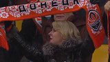基辅球场大雪纷飞 美女球迷到场力助矿工关键战