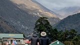 老外第一次看到珠穆朗玛峰。