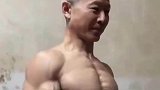 这一身肌肉让人羡慕