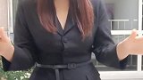 这个女人又来了，如果你不喜欢她你就使劲拍打手机屏两下