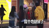 小伙喊年轻路人阿姨被暴打