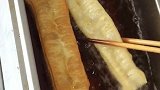 酥脆大油条，老少皆宜，人人爱吃。