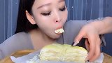 美女直播吃蛋糕，看她爱吃的这么爽，网友：是我向往的生活