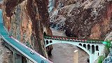 怒江大桥，每辆车经过这个大桥都要鸣笛，你知道其中的含义吗