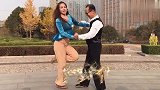 这个女人真拉风，身材火辣，跳的妖娆妩媚，吸引了全场观众的眼球