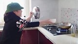 靓妹，这样的傻子闺蜜别要了吧，一点眼力见都没有！