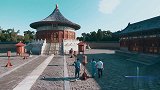 节目组让杨幂找“八”，杨幂捋了捋留海就找到，网友直呼太聪明