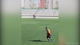 秀出了天际！梅西训练场轰出神仙脚法 远距离穿裆摄影师