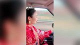 宁夏银川：“自嫁游”！嫌接亲车开得太慢，新娘自己出手了