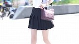 据说穿黑色短裙的女生，是18岁男生都抗拒不了的类型？