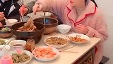 老娘我可是你亲生的，他可是外姓人啊