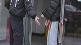 网红大叔然不是一般女子能拿住的