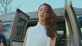 女明星走红毯,旁边的小助理竟比她还有气质,场面太尴尬了