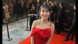 360镜头红毯：温柔甜美的小嶋阳菜，是喜欢穿红裙的她吗？
