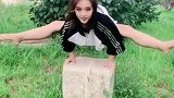 美女户外表演才艺，这个姿势太到位了！