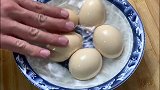 水煮荷包蛋不要直接下锅，教你3种方法和技巧，保证圆润不散花