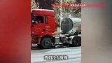 硬核救援！越野车雪夜牵引半挂车，好心人：共救出二十台被困车辆