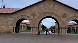 这座教堂是斯坦福大学的标志这里是最早的建筑