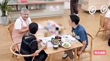 杨迪继杨迪和他妈妈被认成夫妻后又被认成了兄妹，