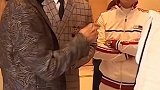 谢贤本来都一笑而过，后面还帮前夫整理衣服，直接全程黑脸