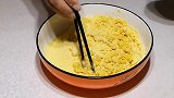 以后玉米面和小白菜就这样做，一次做5个都不够吃，做法超简单