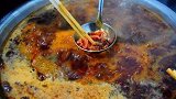 小龙坎一门店两年制售2吨地沟油 火锅店用油频“爆雷”