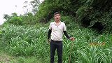 村边山洞里发现一个行李箱，好奇打开一看愣住了，究竟发现了什么