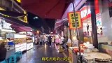 贵州遵义大街小巷很常见的小吃，放上折耳根和酱料，当地人超爱吃