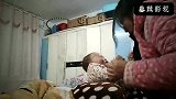 一岁宝宝和妈妈玩的什么，能让一岁宝宝笑到停不下来！宝宝好累