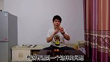 煮鸡蛋时，不要只加清水，多加2种料，蛋壳一碰就掉蛋黄营养丰富