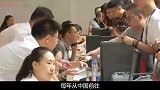 杨舒平美国混不下去了？曾扬言美国空气香甜，如今偷偷回国了