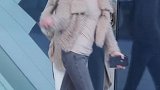 美女见到美女，表情太真实了
