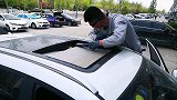 你觉得汽车天窗实不实用？长安CS75天窗玻璃安装