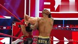 WWE中国-20190226-RAW：芬巴洛尔虽遭里奥拉许多次攻击膝盖 依旧完美完成终结飞踏