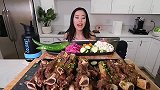 美女超美味烤肉大挑战，满满一桌子肋排，真有钱
