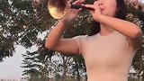 农村小媳妇唢呐独奏《高天上流云》，吹的好极了