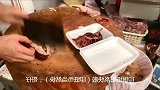 香港烧腊店，急刀斩烧鸭，老板说：不快点什么赚钱！