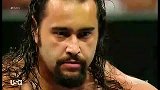 WWE-16年-RAW第1198期：急哭眼！二姐战袍遭院长肢解 萨摩亚与子弹帮疯狂互虐-全场