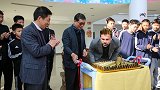 感受初心！回顾莱科造访崇明基地 获徐根宝认可订制蛋糕为其庆生